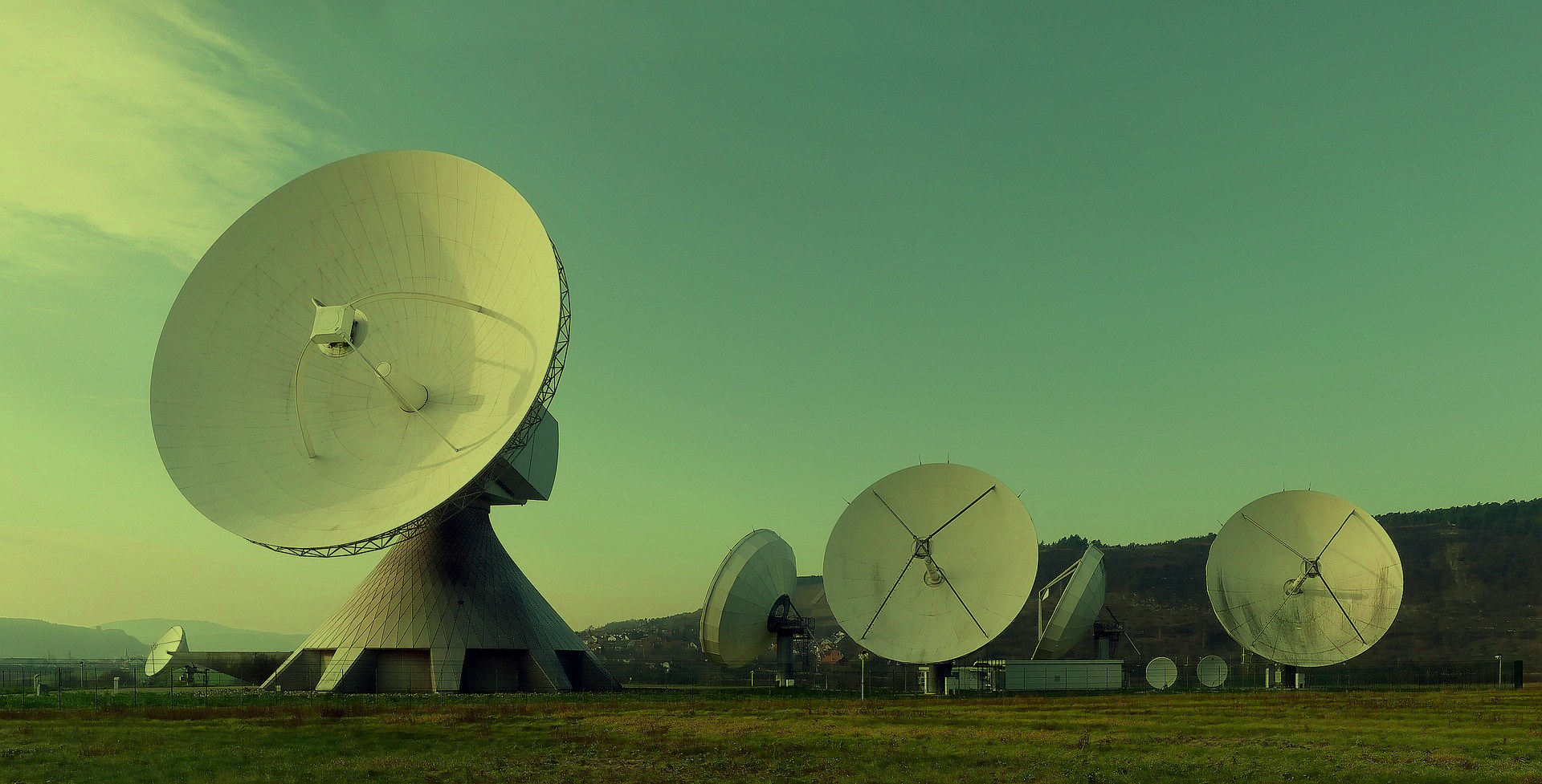 Espacio con Antenas de telecomunicación